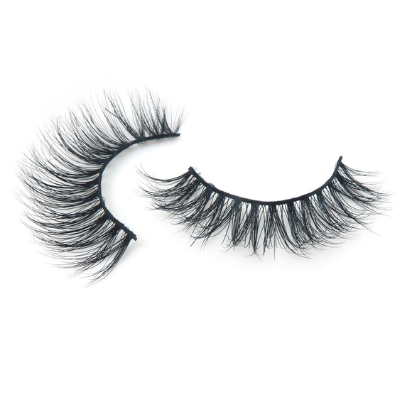 Lashes - Picture 8 of 8